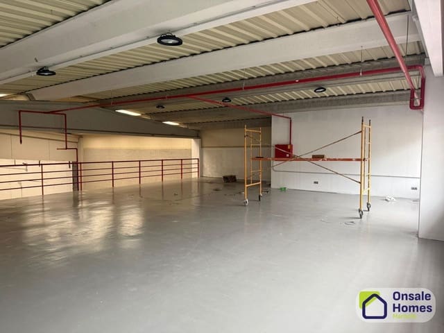 Commercieel te huur in Las Brisas, Marbella - € 4.850 (Ref: 9529221)