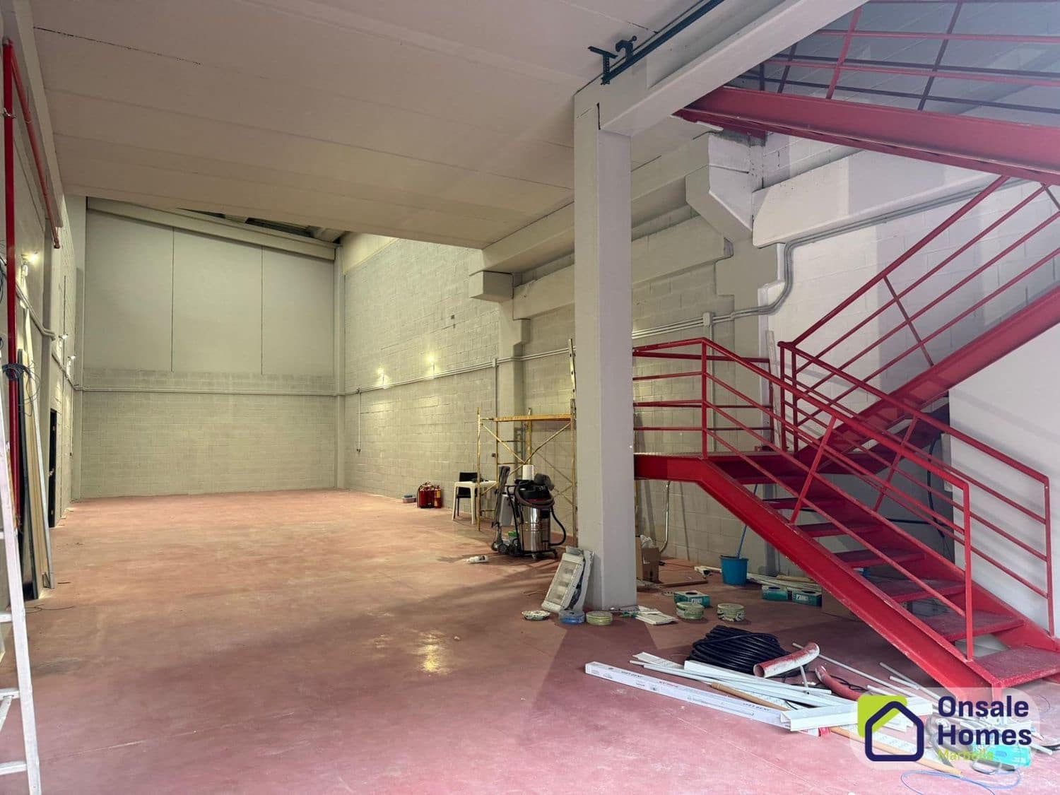 Local Comercial en Nueva Andalucia en alquiler - 4.850 € (Ref: 9529221)