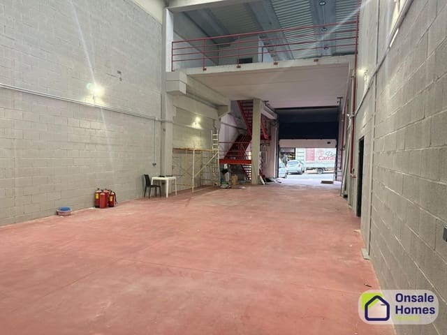 Commercieel te huur in Las Brisas, Marbella - € 4.850 (Ref: 9529221)