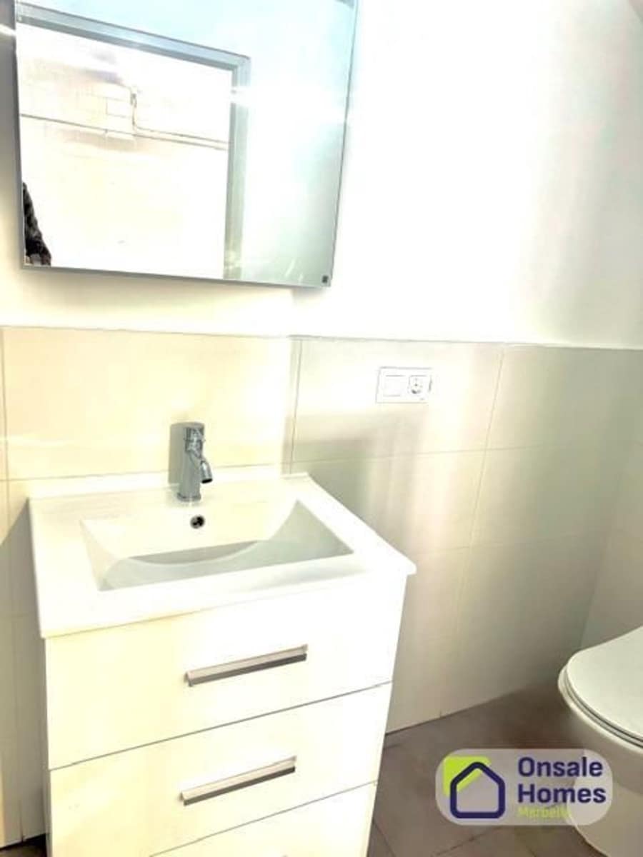 Commercieel te huur in Nueva Andalucia - € 4.500 (Ref: 9529222)