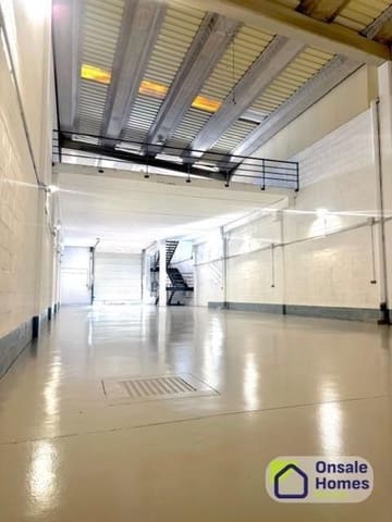 Commercieel te huur in Las Brisas, Marbella - € 4.500 (Ref: 9529222)