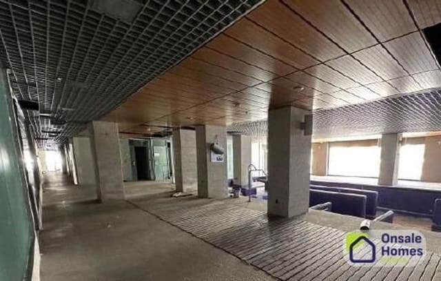 Local Comercial en Bahía de Marbella, Marbella en alquiler - 25.000 € (Ref: 9529227)