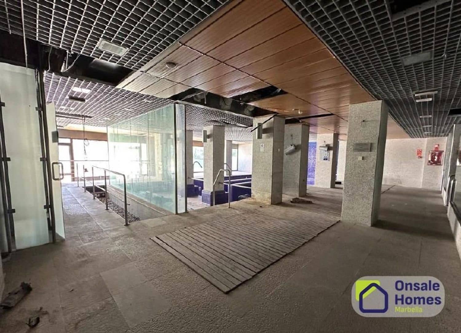 Local Comercial en Bahía de Marbella en alquiler - 25.000 € (Ref: 9529227)