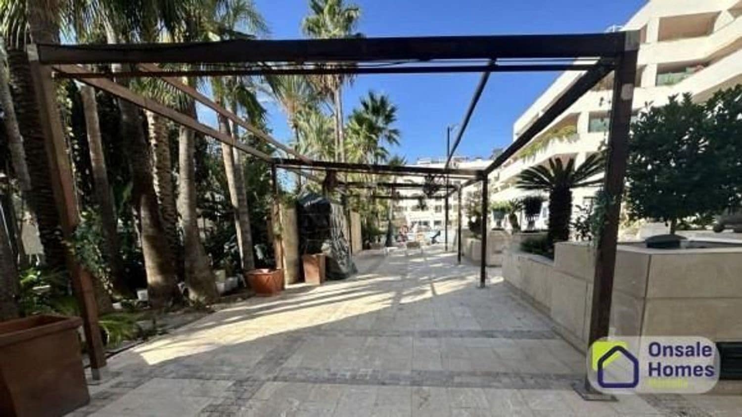 Local Comercial en Bahía de Marbella en alquiler - 30.000 € (Ref: 9529229)