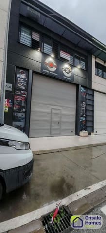 Commercieel te huur in Las Brisas, Marbella - € 3.800 (Ref: 9529235)