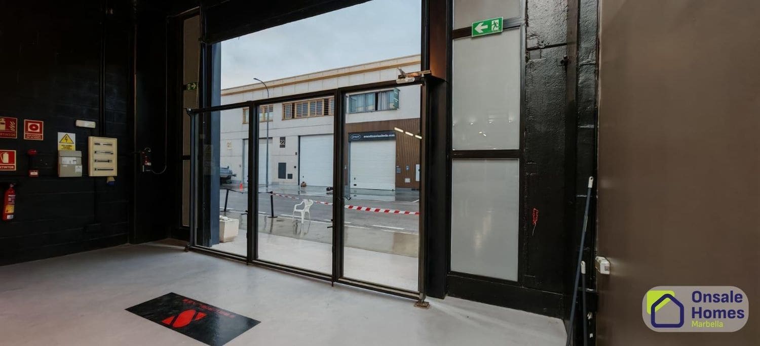 Commercieel te huur in Nueva Andalucia - € 3.800 (Ref: 9529235)