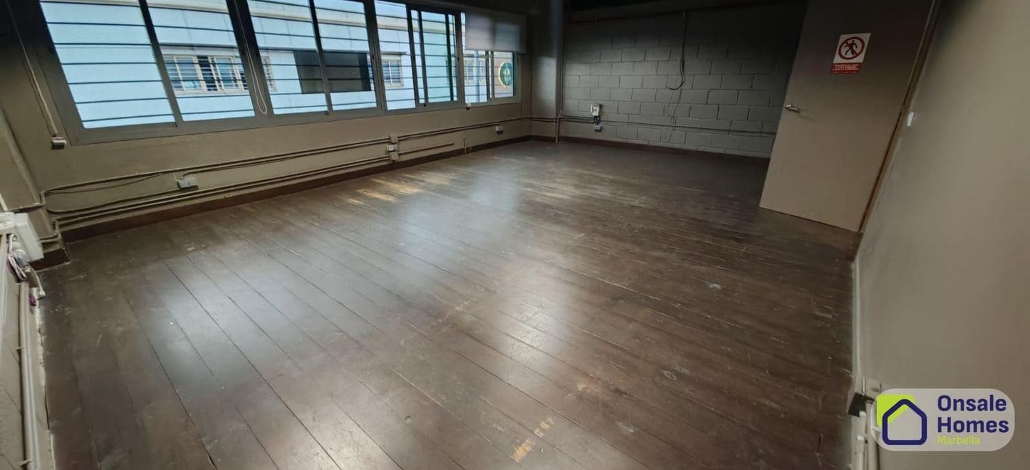 Commercieel te huur in Nueva Andalucia - € 3.800 (Ref: 9529235)