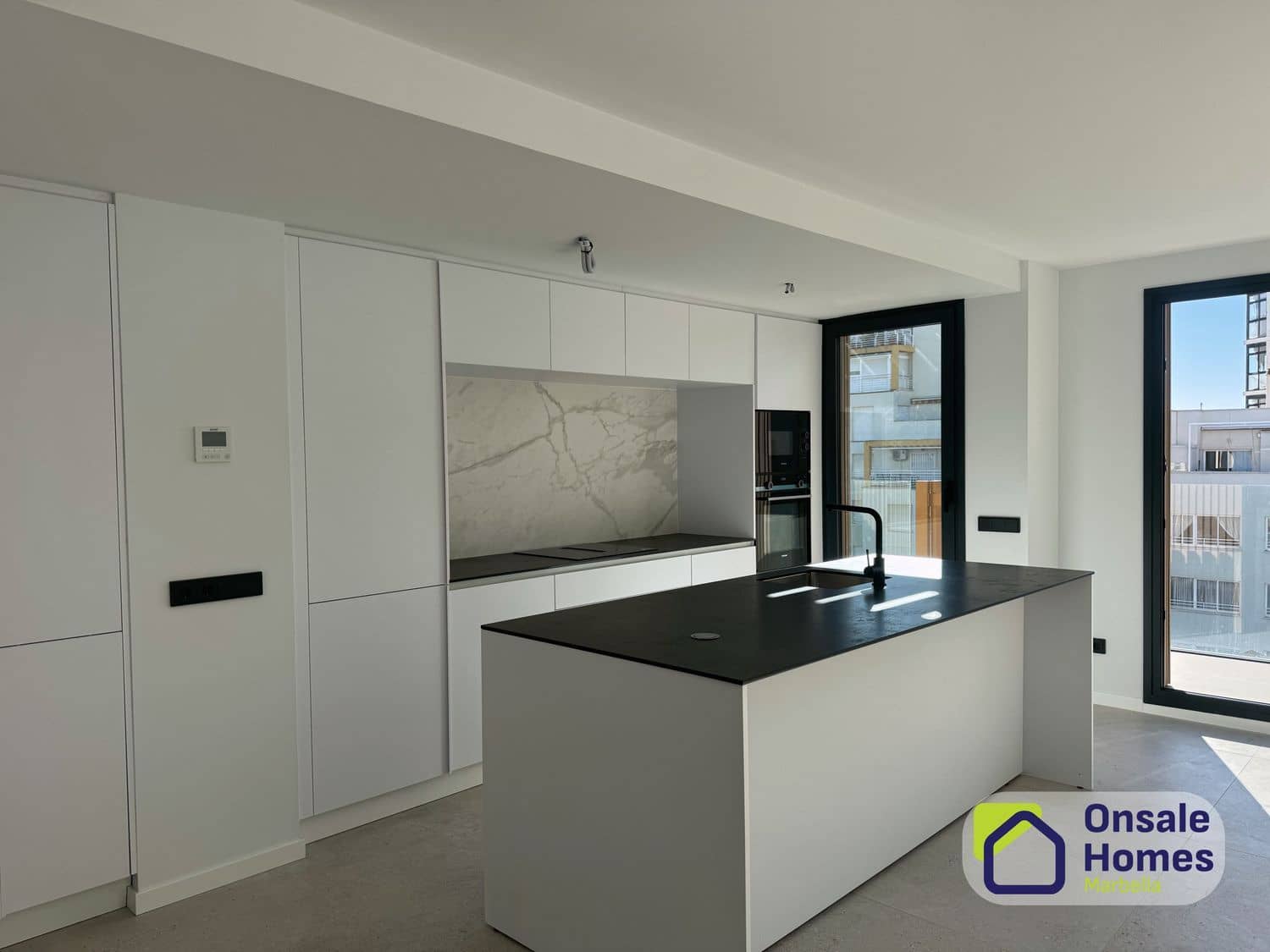 3 bedroom Apartment for sale in Marbella with garage - € 1,350,000 (Ref: 9529236)