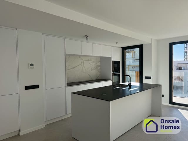 3 bedroom Apartment for sale in Playa Bajadilla - Puertos, Marbella with garage - € 1,350,000 (Ref: 9529236)