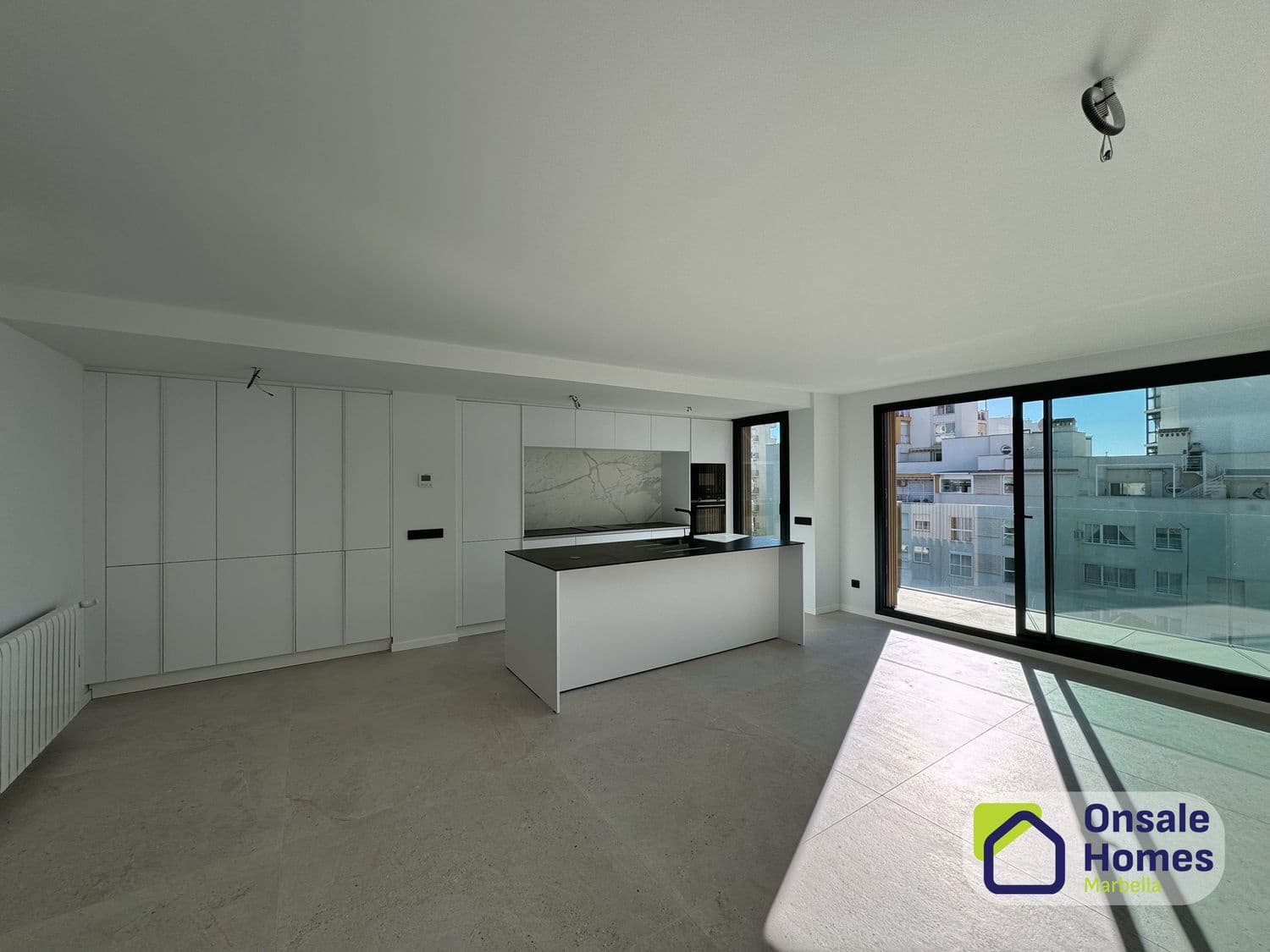 3 bedroom Apartment for sale in Marbella with garage - € 1,350,000 (Ref: 9529236)