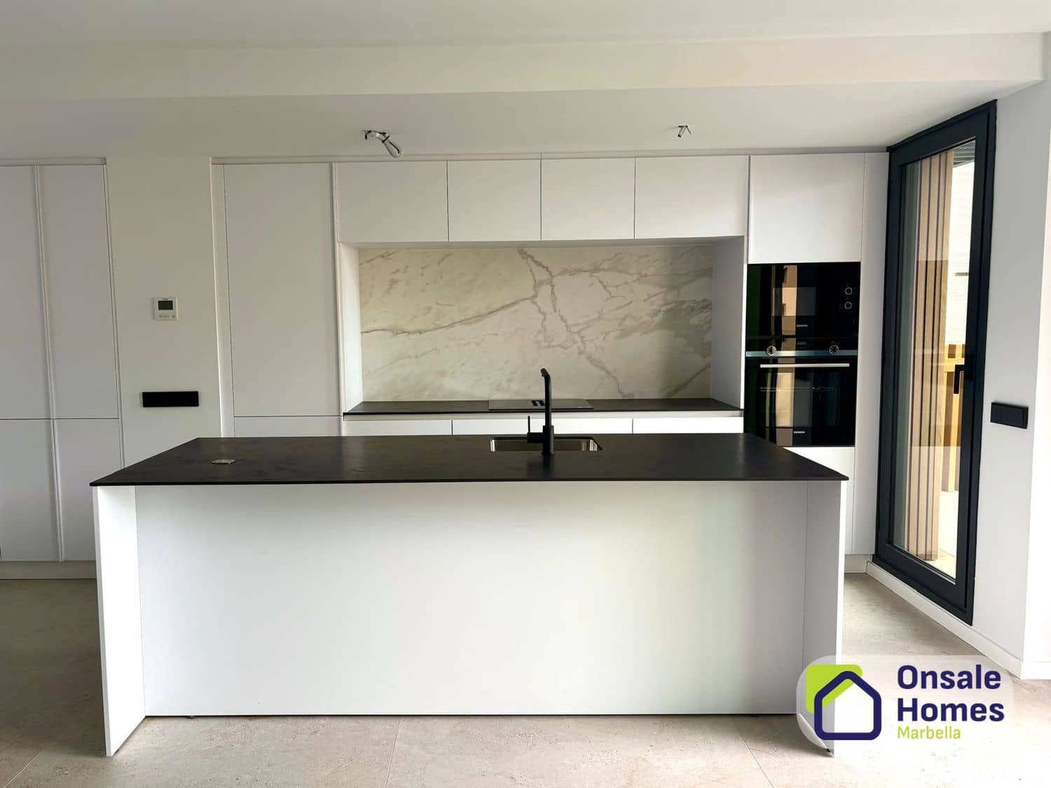 3 bedroom Apartment for sale in Marbella with garage - € 1,350,000 (Ref: 9529236)