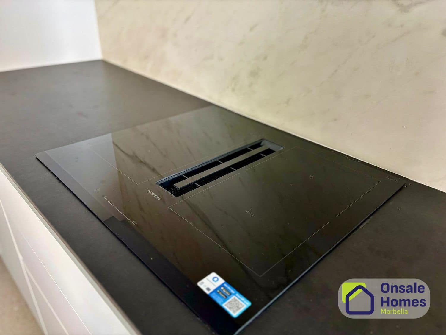 3 bedroom Apartment for sale in Marbella with garage - € 1,350,000 (Ref: 9529236)