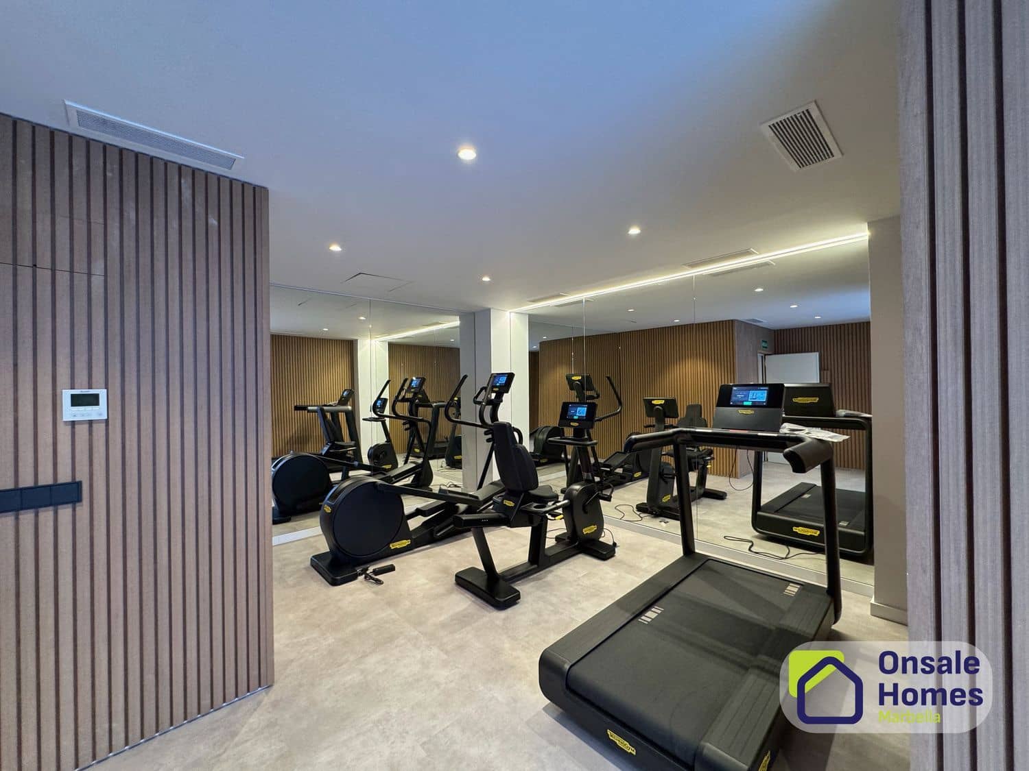 3 bedroom Apartment for sale in Marbella with garage - € 1,350,000 (Ref: 9529236)