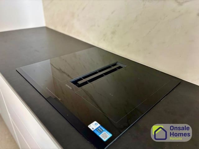 3 bedroom Apartment for sale in Playa Bajadilla - Puertos, Marbella with garage - € 1,350,000 (Ref: 9529236)