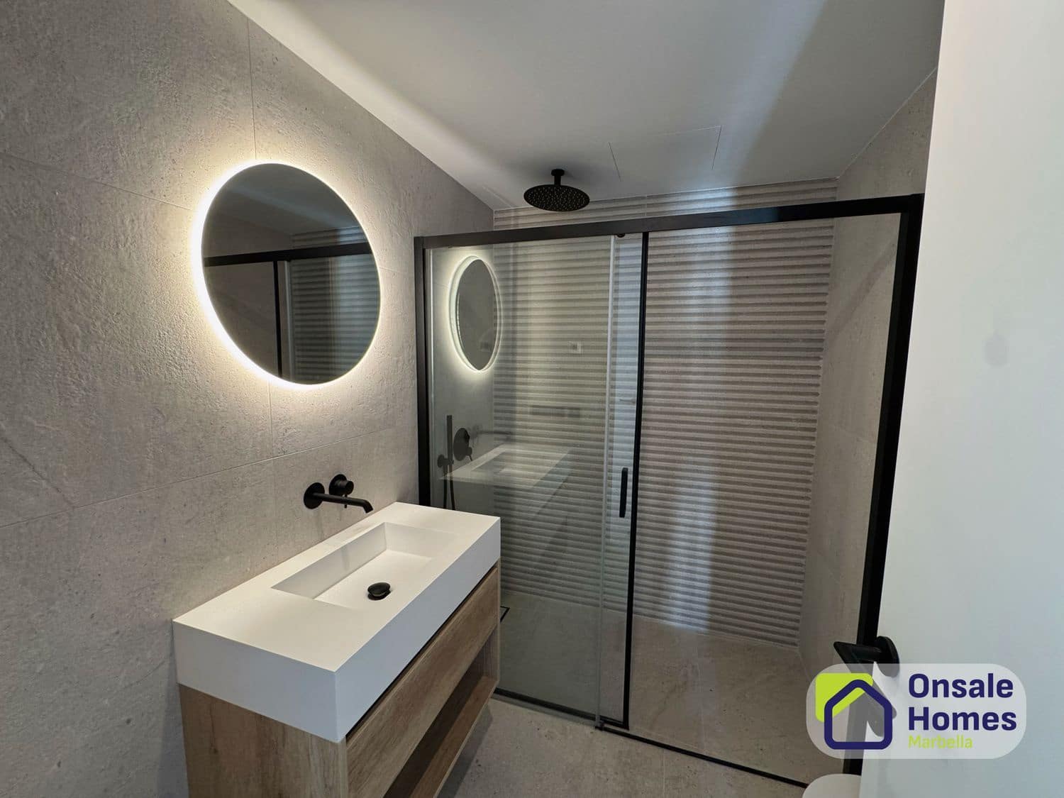 3 bedroom Apartment for sale in Marbella with garage - € 1,350,000 (Ref: 9529236)