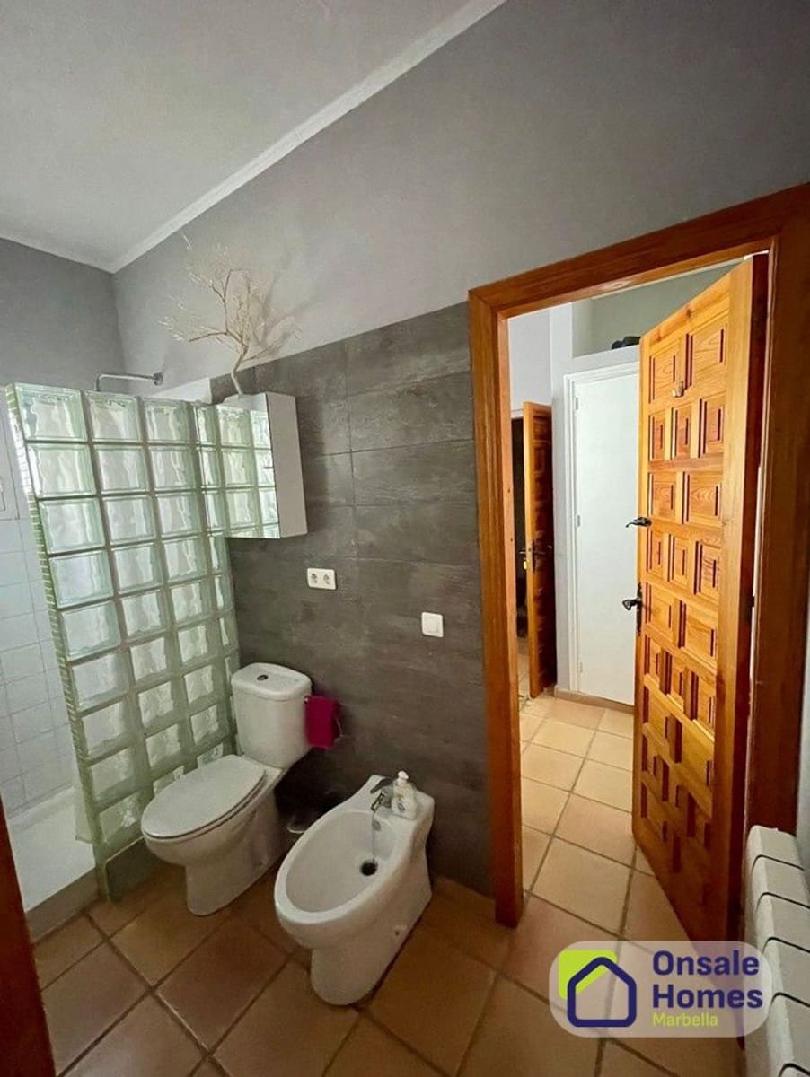 4 sypialnia Willa na sprzedaż w Marbella z basenem garażem - 880 000 € (Ref: 9535398)