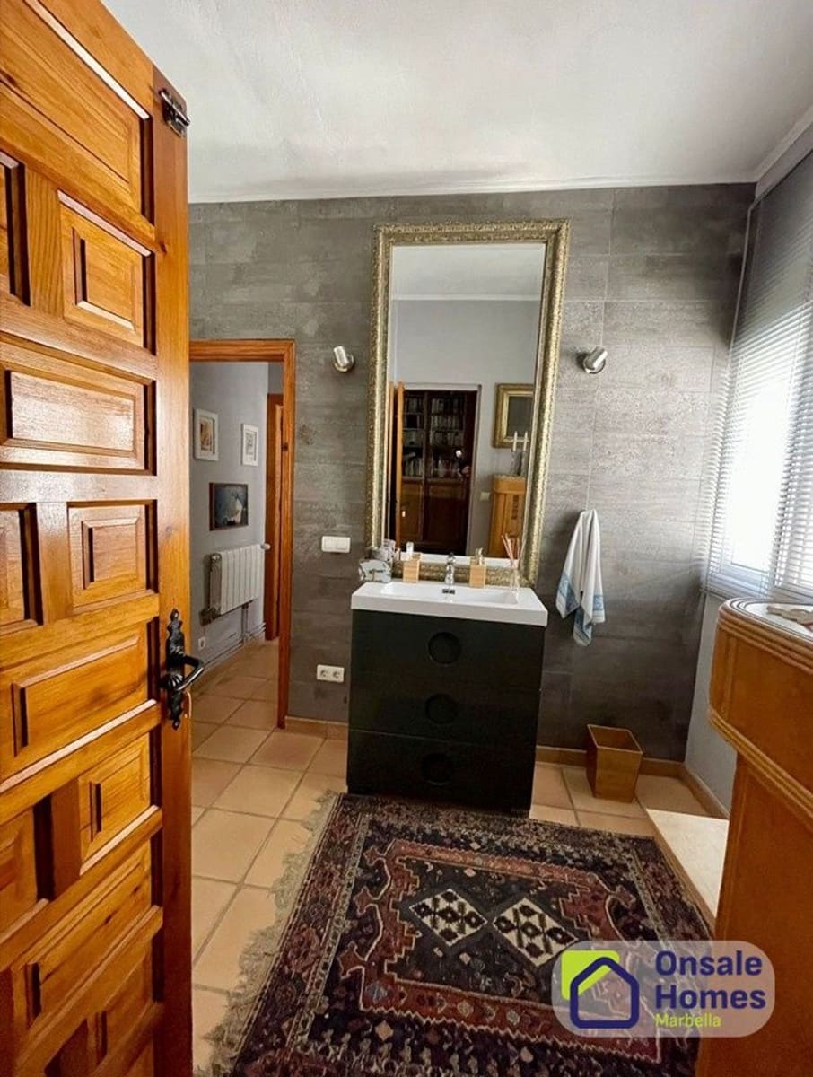 4 sypialnia Willa na sprzedaż w Marbella z basenem garażem - 880 000 € (Ref: 9535398)