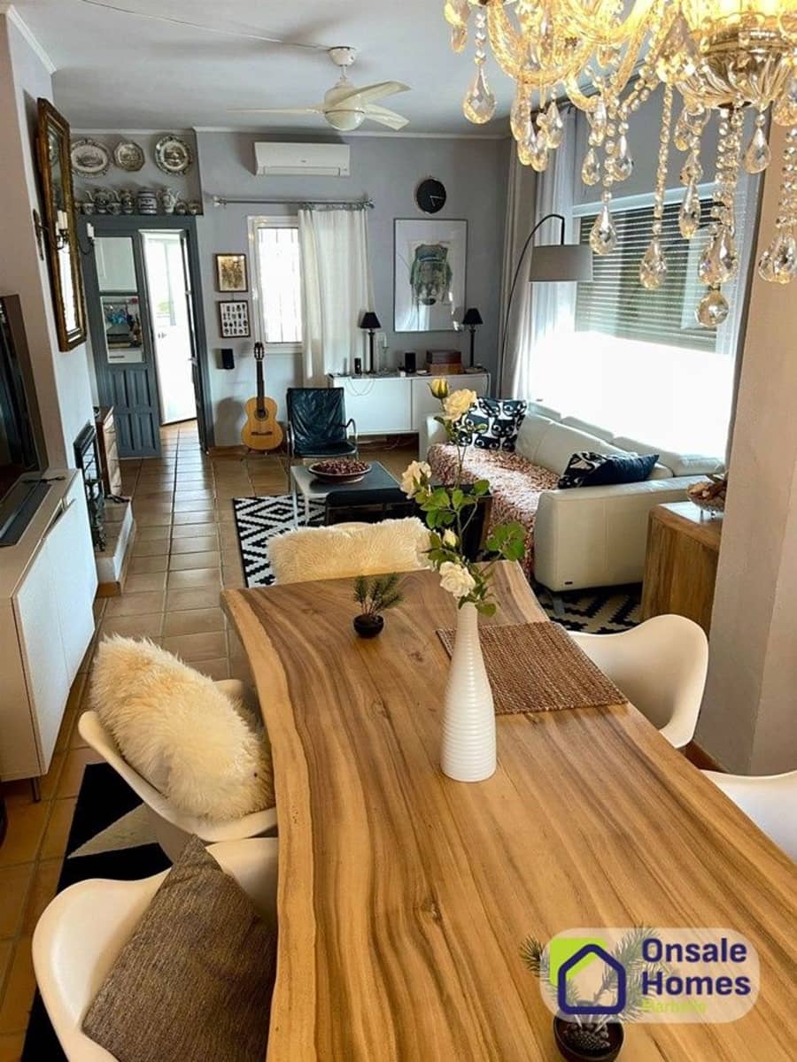 4 sypialnia Willa na sprzedaż w Marbella z basenem garażem - 880 000 € (Ref: 9535398)