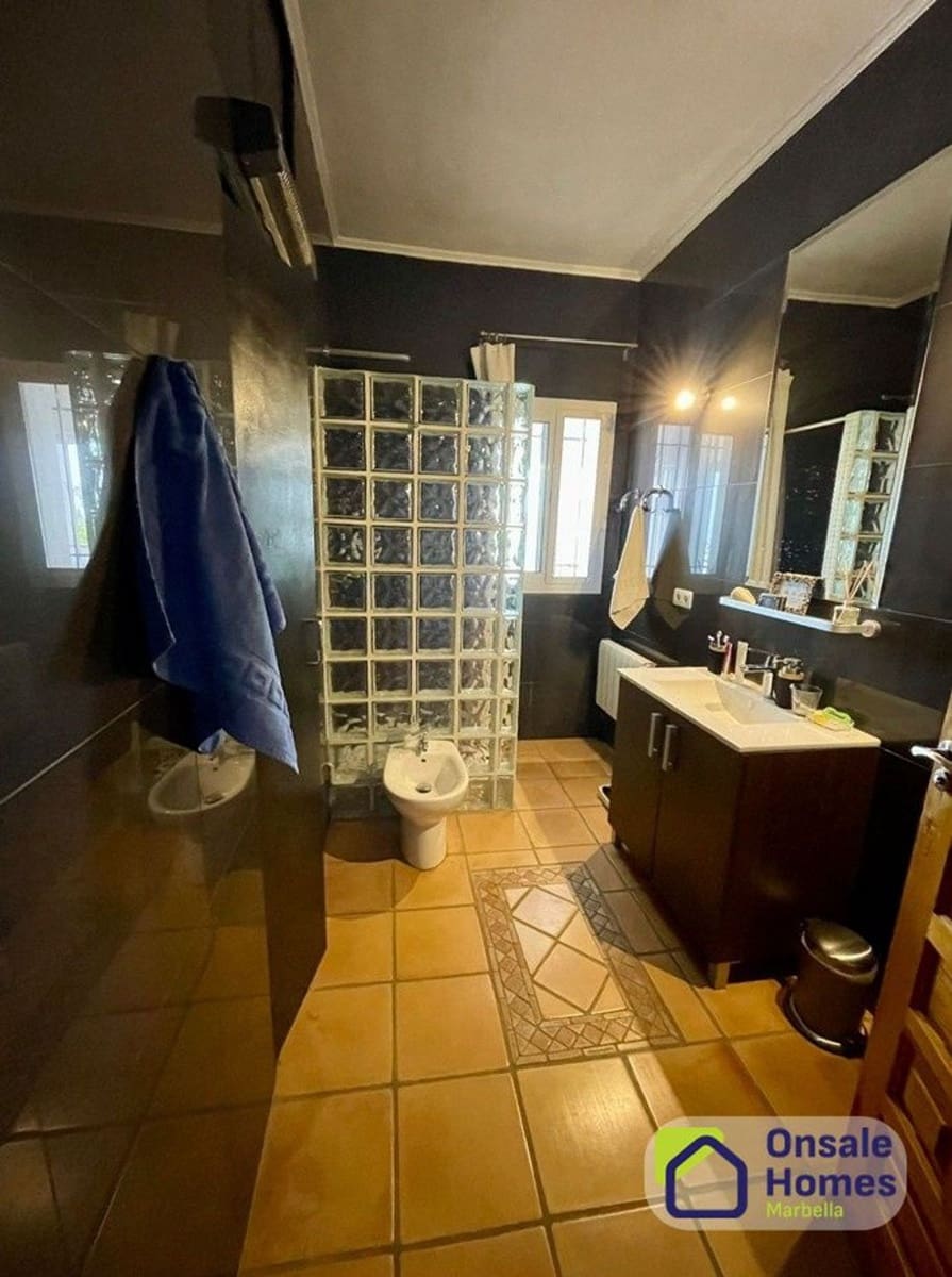 4 sypialnia Willa na sprzedaż w Marbella z basenem garażem - 880 000 € (Ref: 9535398)