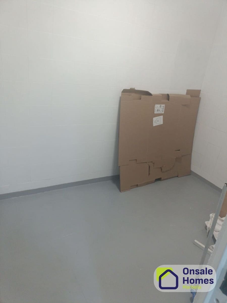 Kaupallinen myytävänä paikassa Marbella - 130 000 € (Ref: 9573699)