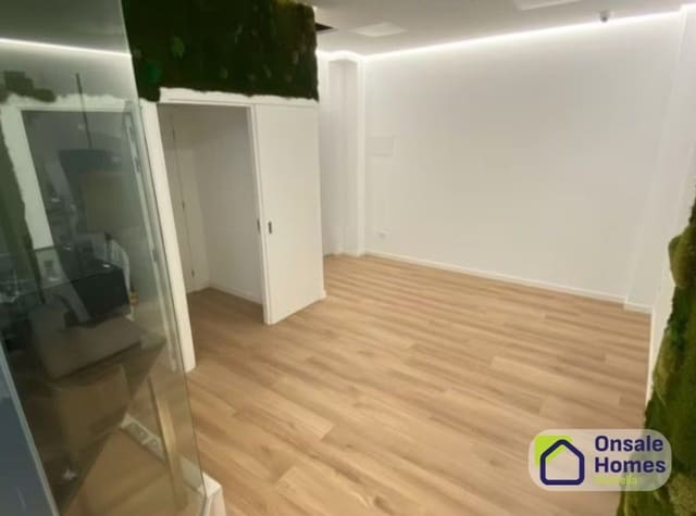 Commercial for sale in Zona Miraflores, Marbella - € 165,000 (Ref: 9604480)