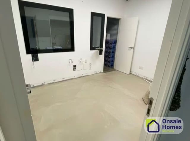 Commercial for sale in Zona Miraflores, Marbella - € 270,000 (Ref: 9604481)