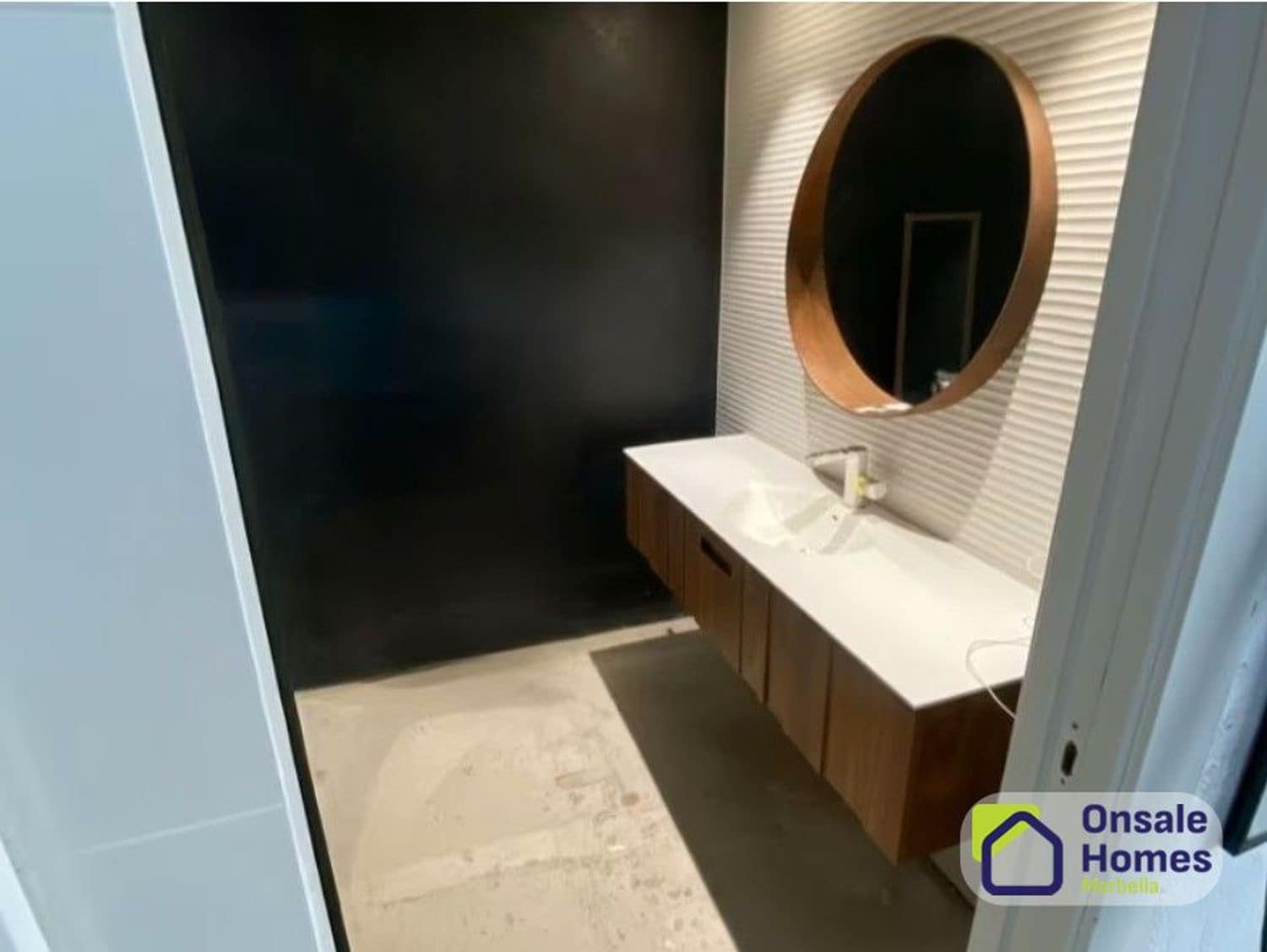 Commercial for sale in Marbella - € 270,000 (Ref: 9604481)