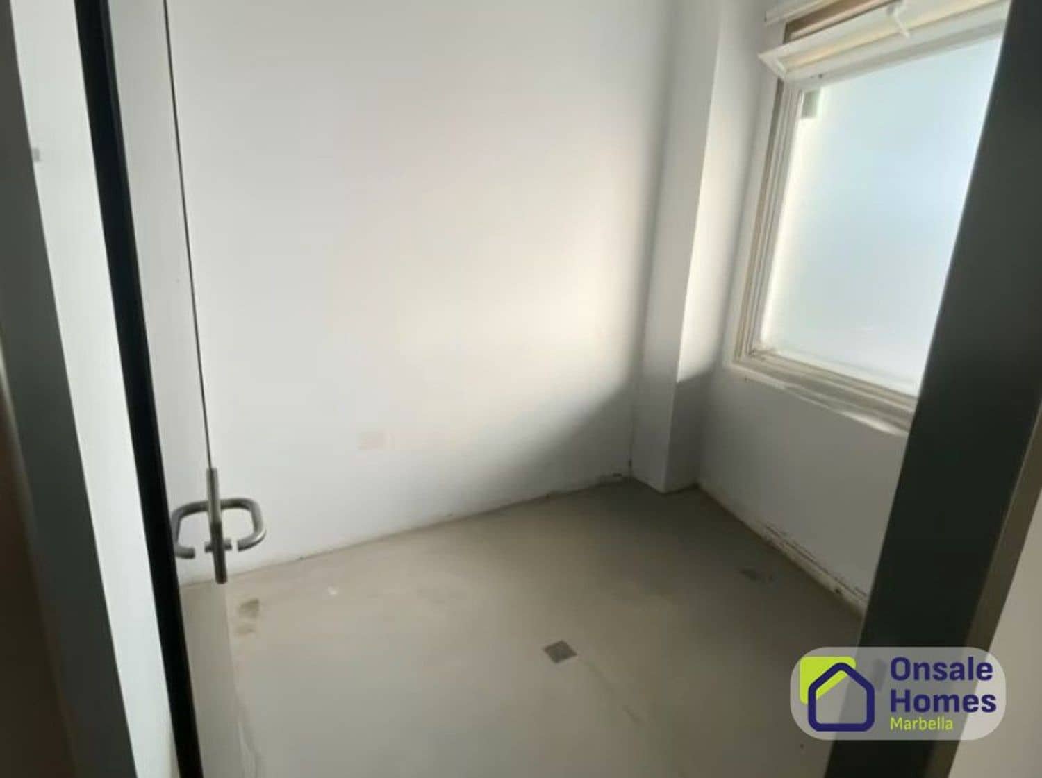 Commercial for sale in Marbella - € 270,000 (Ref: 9604481)