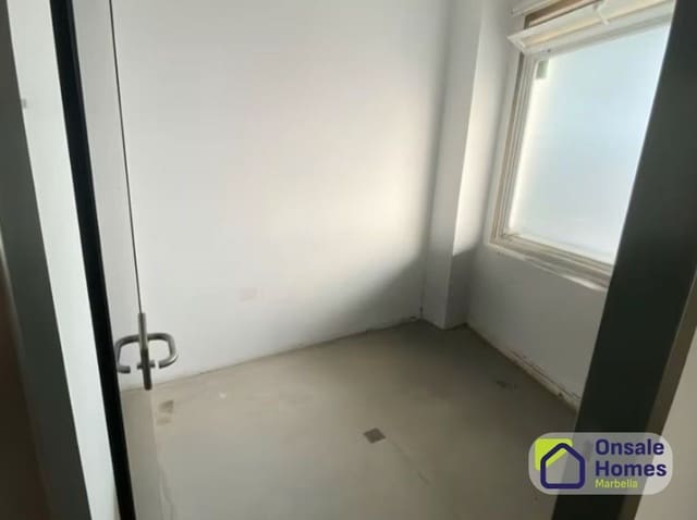 Commercial for sale in Zona Miraflores, Marbella - € 270,000 (Ref: 9604481)