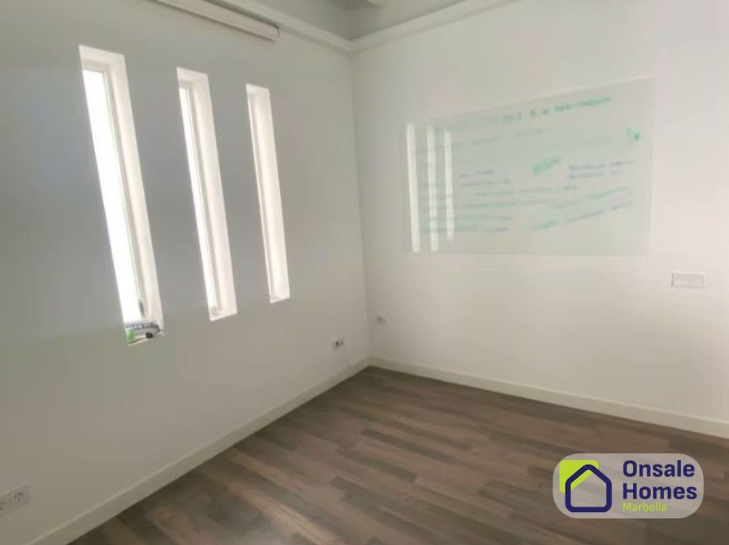 Commercial for sale in Marbella - € 270,000 (Ref: 9604481)