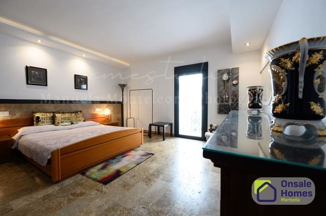 3 sovrum Lägenhet till salu i Puerto Banus, Marbella med garage - 790 000 € (Ref: 9614656)