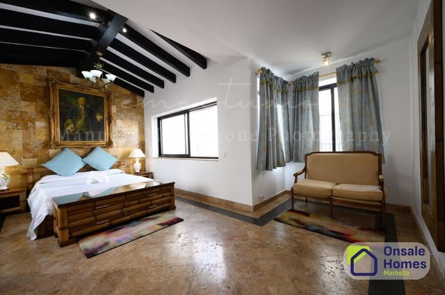 3 sovrum Lägenhet till salu i Puerto Banus, Marbella med garage - 790 000 € (Ref: 9614656)