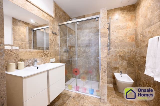 3 sovrum Lägenhet till salu i Puerto Banus, Marbella med garage - 790 000 € (Ref: 9614656)