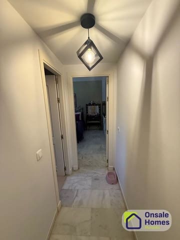 2 soveværelse Lejlighed til salg i La Reserva, Marbella med swimmingpool garage - € 360.000 (Ref: 9624220)