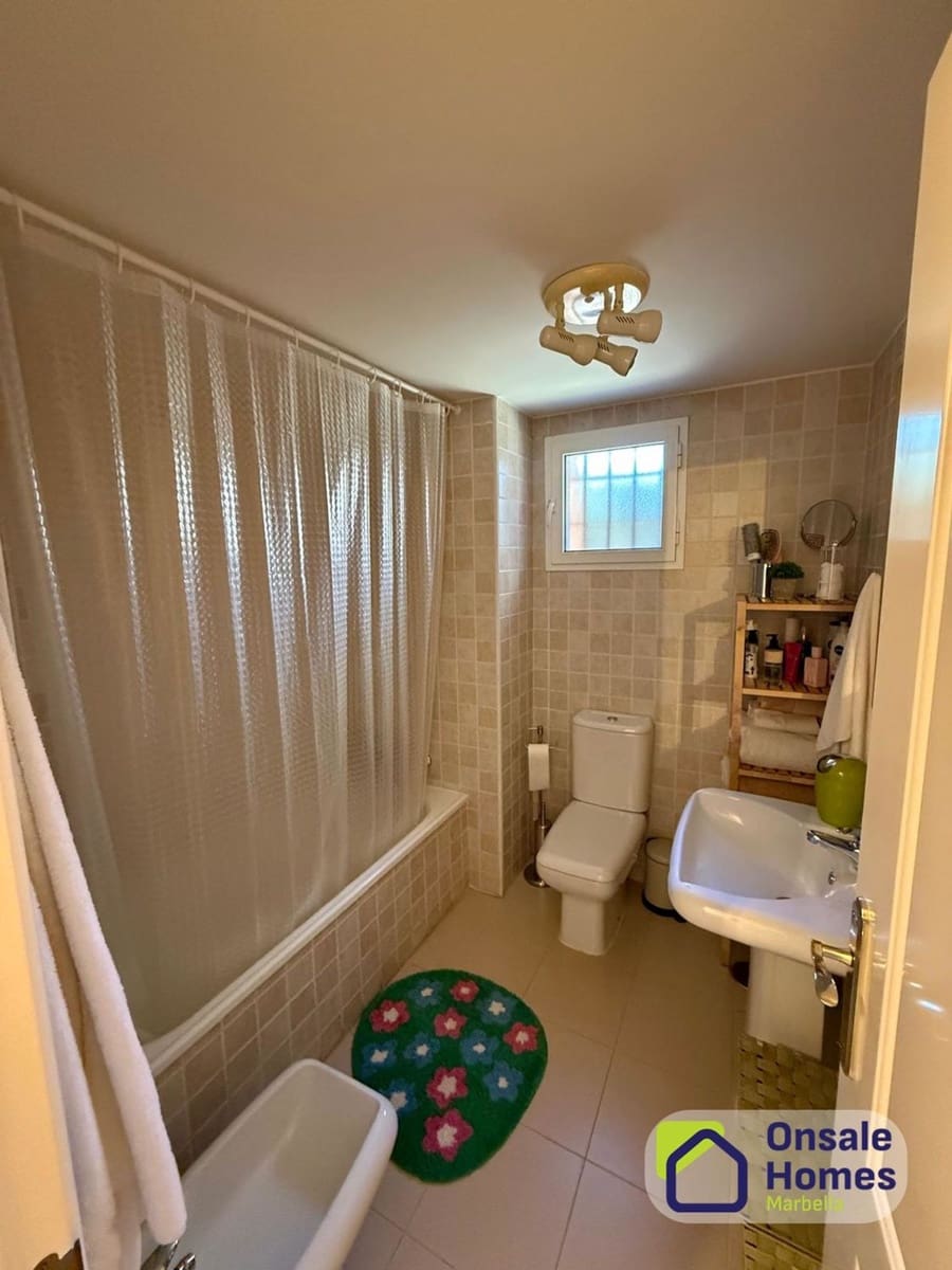 2 slaapkamer Appartement te koop in La Reserva met zwembad garage - € 360.000 (Ref: 9624220)