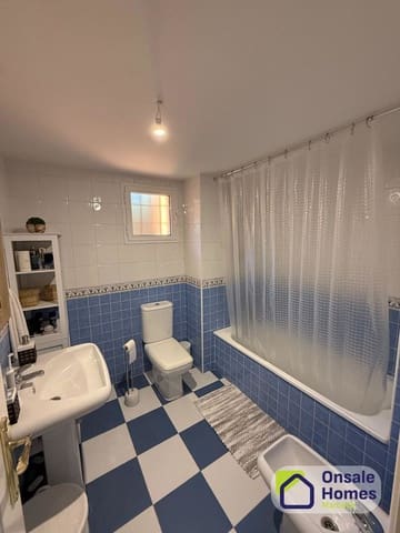 2 soveværelse Lejlighed til salg i La Reserva, Marbella med swimmingpool garage - € 360.000 (Ref: 9624220)