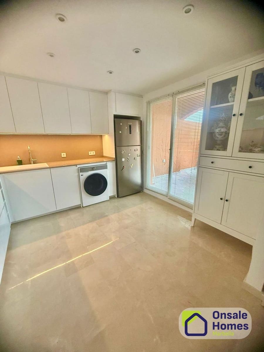 2 bedroom Apartment for sale in Marbella with pool garage - € 710,000 (Ref: 9626991)