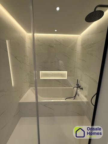 1 bedroom Apartment for sale in Las Brisas, Marbella with garage - € 392,000 (Ref: 9629573)