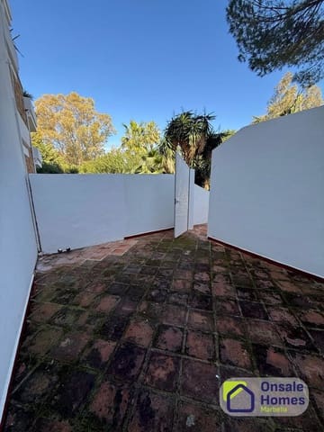 1 bedroom Apartment for sale in Las Brisas, Marbella with garage - € 392,000 (Ref: 9629573)