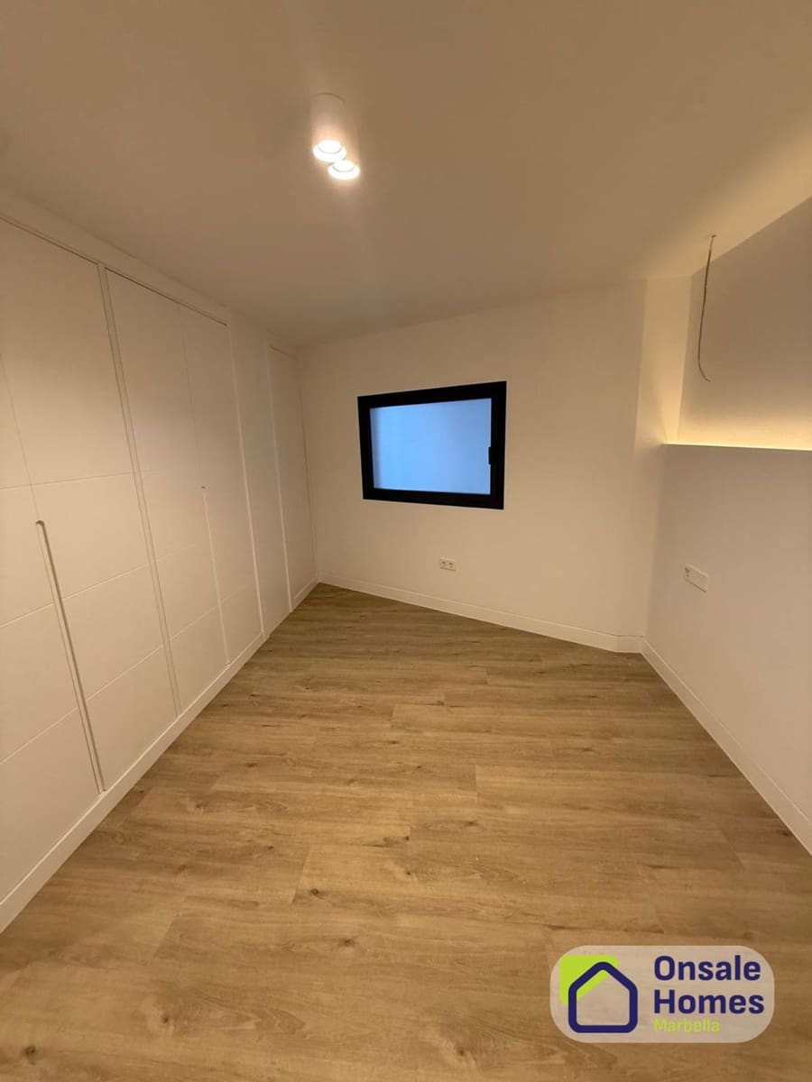 3 soverom Leilighet til salgs i Nueva Andalucia med garasje - € 690 000 (Ref: 9629576)