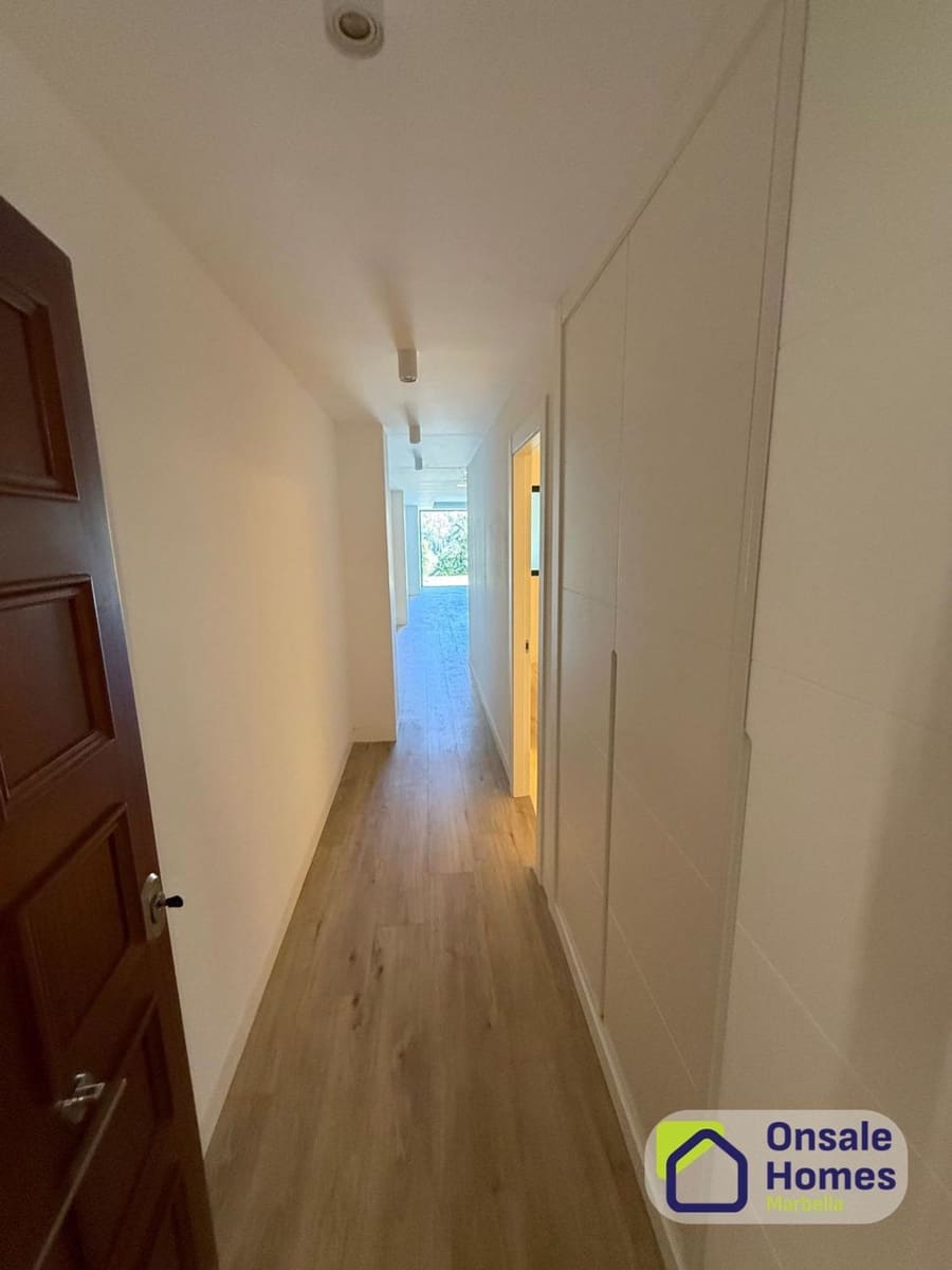 3 soverom Leilighet til salgs i Nueva Andalucia med garasje - € 690 000 (Ref: 9629576)