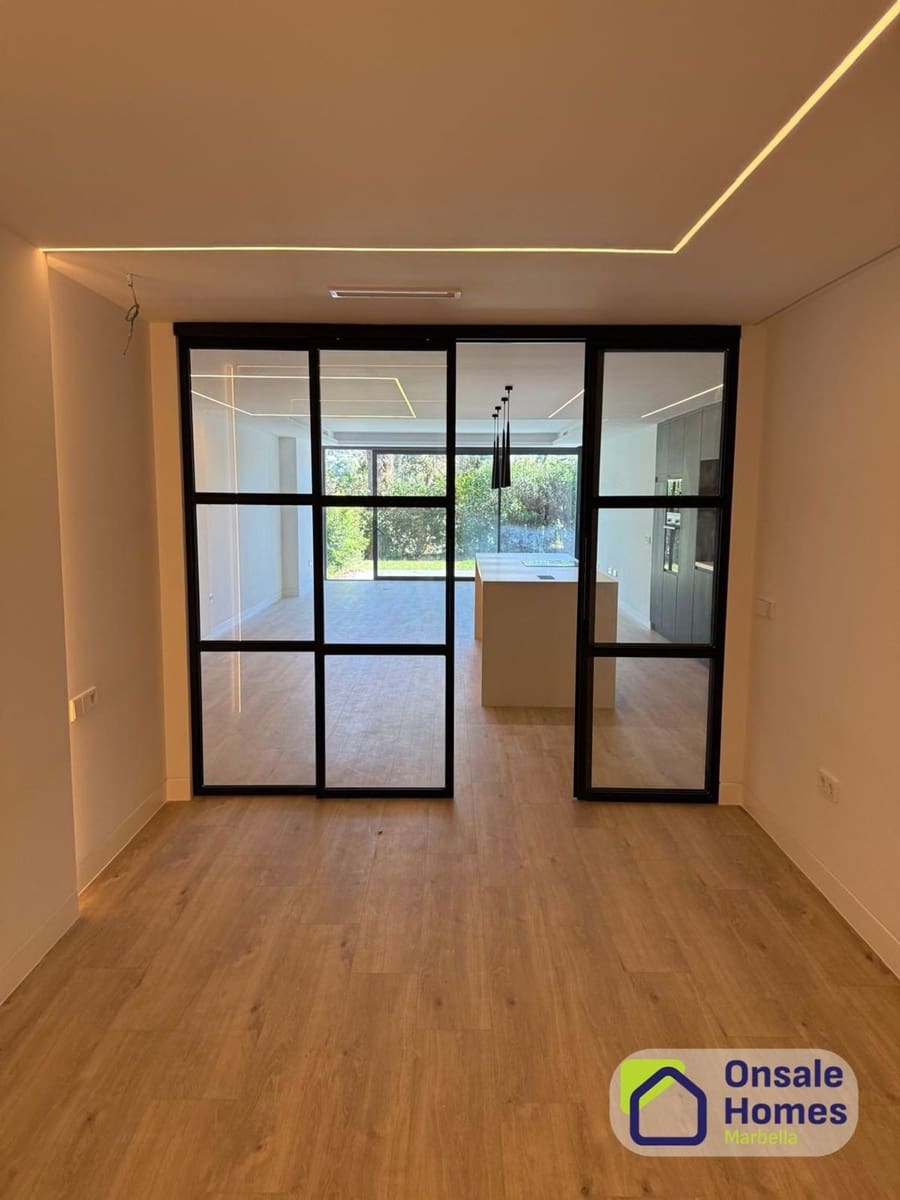 3 soverom Leilighet til salgs i Nueva Andalucia med garasje - € 690 000 (Ref: 9629576)