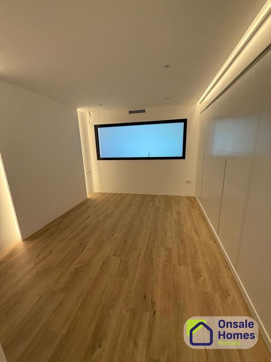 3 soverom Leilighet til salgs i Nueva Andalucia med garasje - € 690 000 (Ref: 9629576)