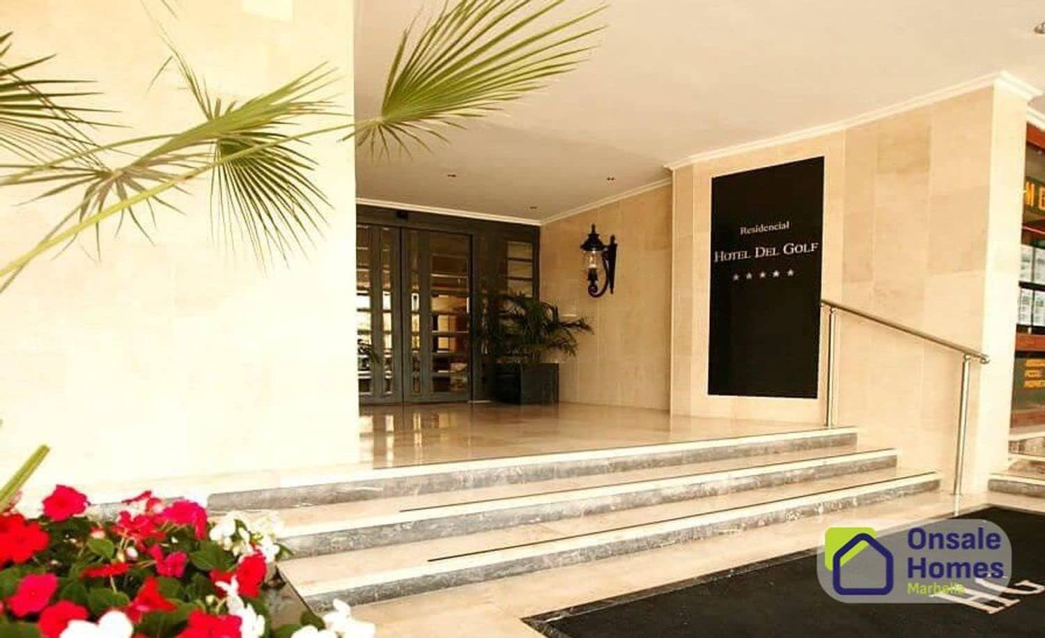 3 bedroom Apartment for sale in Nueva Andalucia with garage - € 690,000 (Ref: 9629576)
