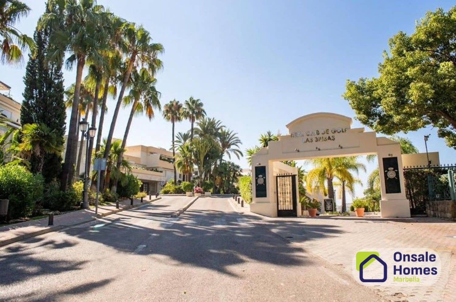 3 bedroom Apartment for sale in Nueva Andalucia with garage - € 690,000 (Ref: 9629576)
