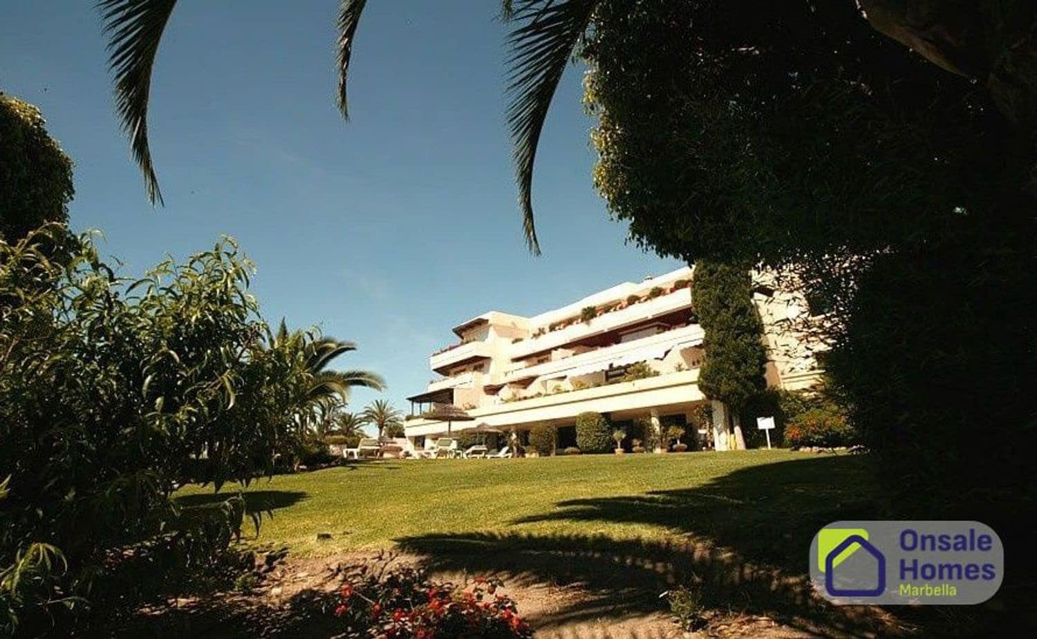 3 bedroom Apartment for sale in Nueva Andalucia with garage - € 690,000 (Ref: 9629576)