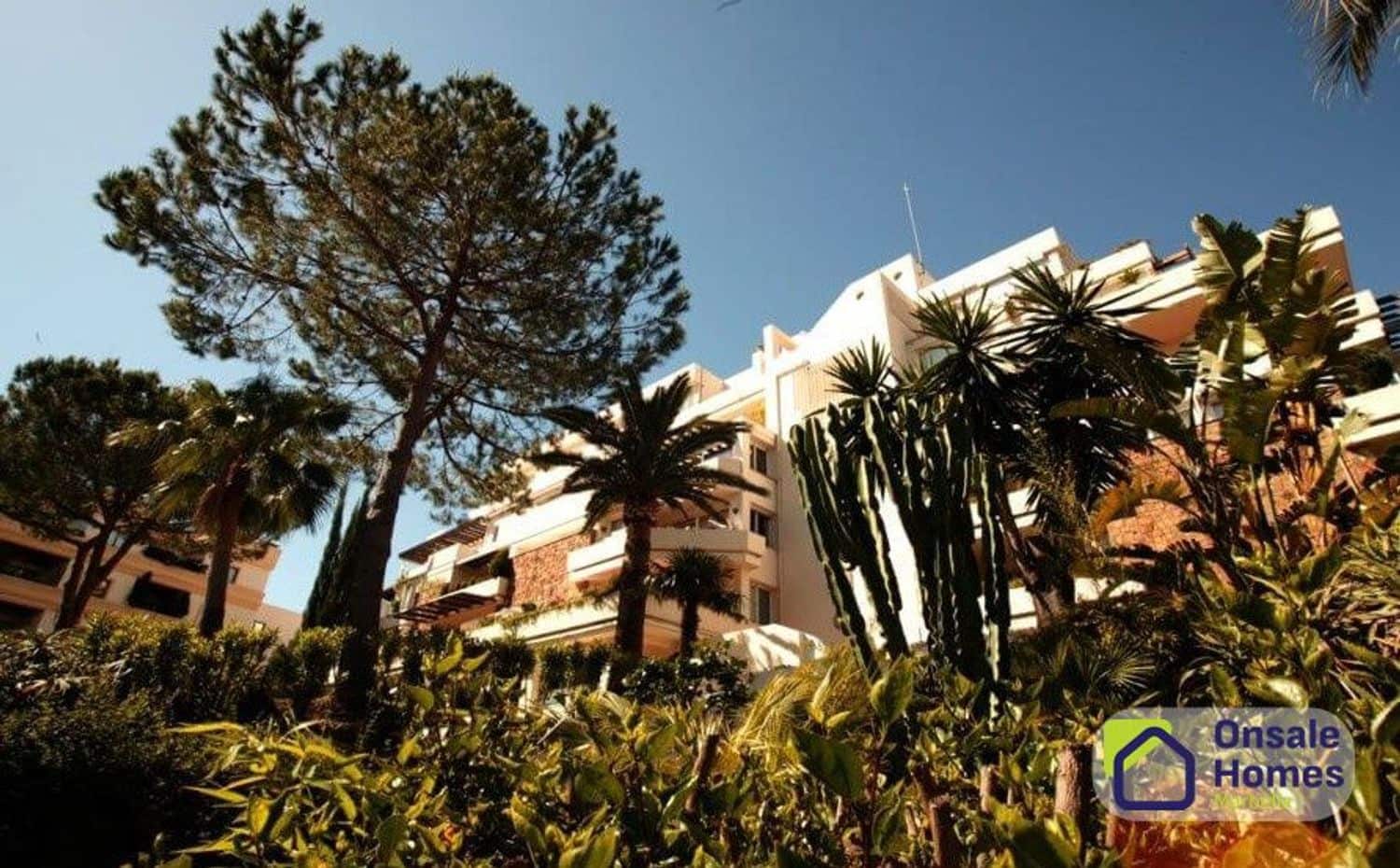 3 bedroom Apartment for sale in Nueva Andalucia with garage - € 690,000 (Ref: 9629576)
