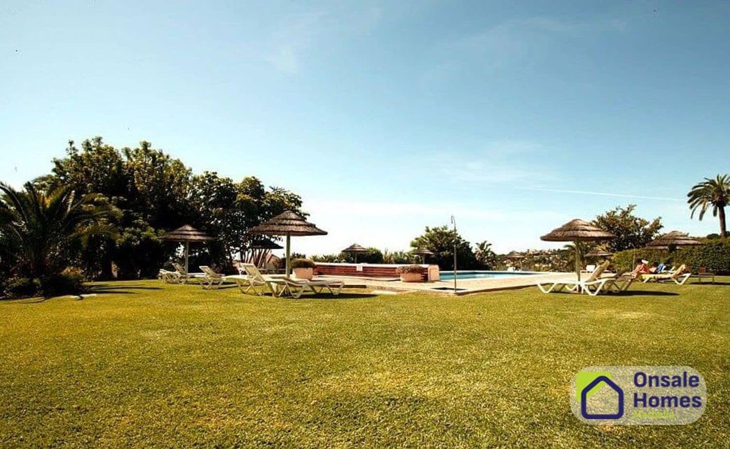 3 bedroom Apartment for sale in Nueva Andalucia with garage - € 690,000 (Ref: 9629576)