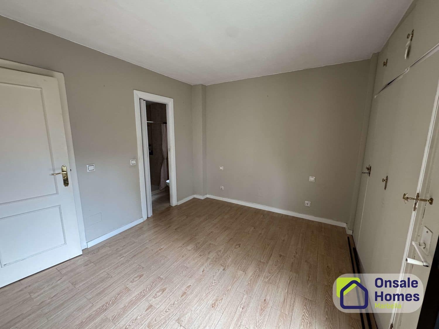 3 bedroom Apartment for sale in Nueva Andalucia with pool garage - € 465,000 (Ref: 9632866)