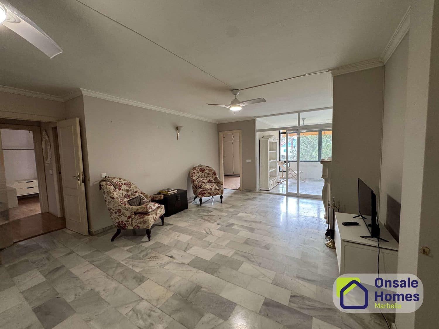 3 bedroom Apartment for sale in Nueva Andalucia with pool garage - € 465,000 (Ref: 9632866)